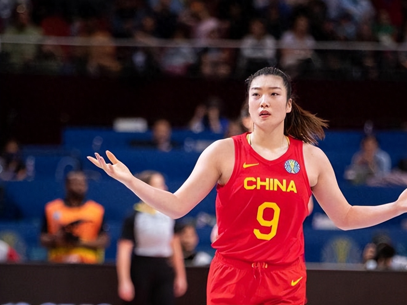女篮李梦年薪多少钱,女篮李梦个人简介