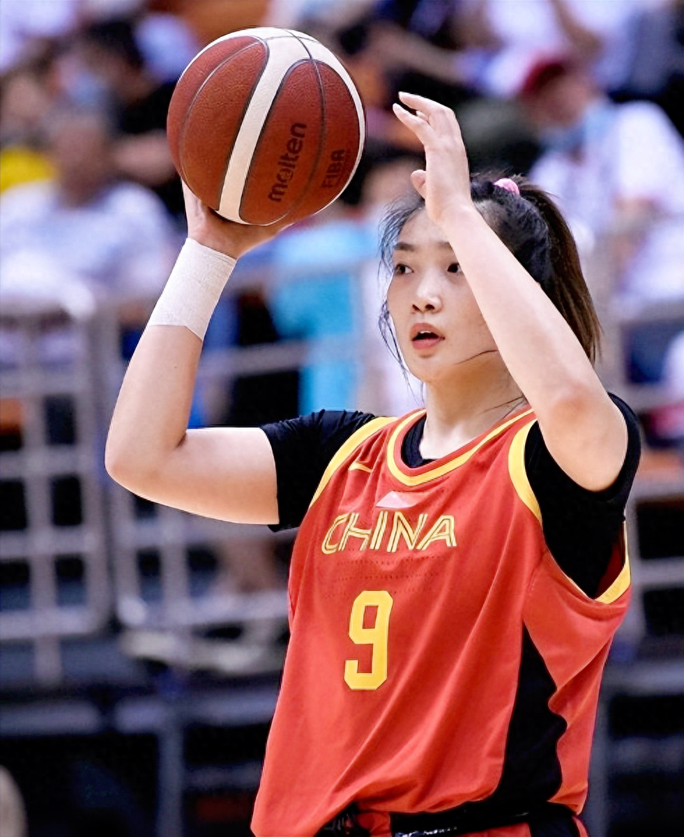 女篮李梦年薪多少钱,女篮李梦个人简介