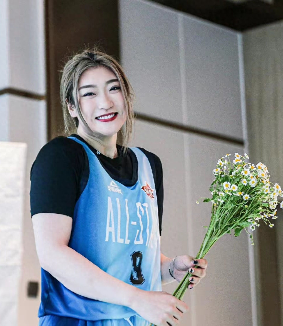 女篮李梦年薪多少钱,女篮李梦个人简介